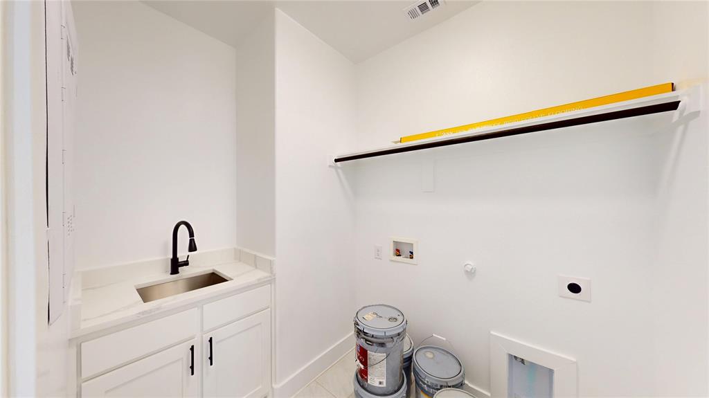 1609 Sharon Street Arlington, TX 76010 - Photo 23 of 29 a bathroom with a sink and a mirror