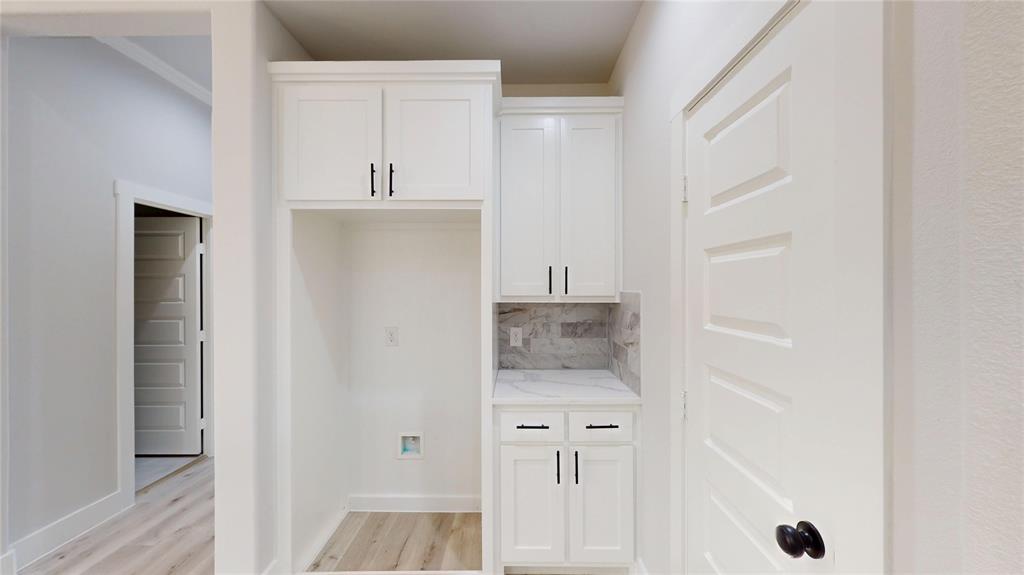 1609 Sharon Street Arlington, TX 76010 - Photo 26 of 29 a bathroom with a bathtub and shower