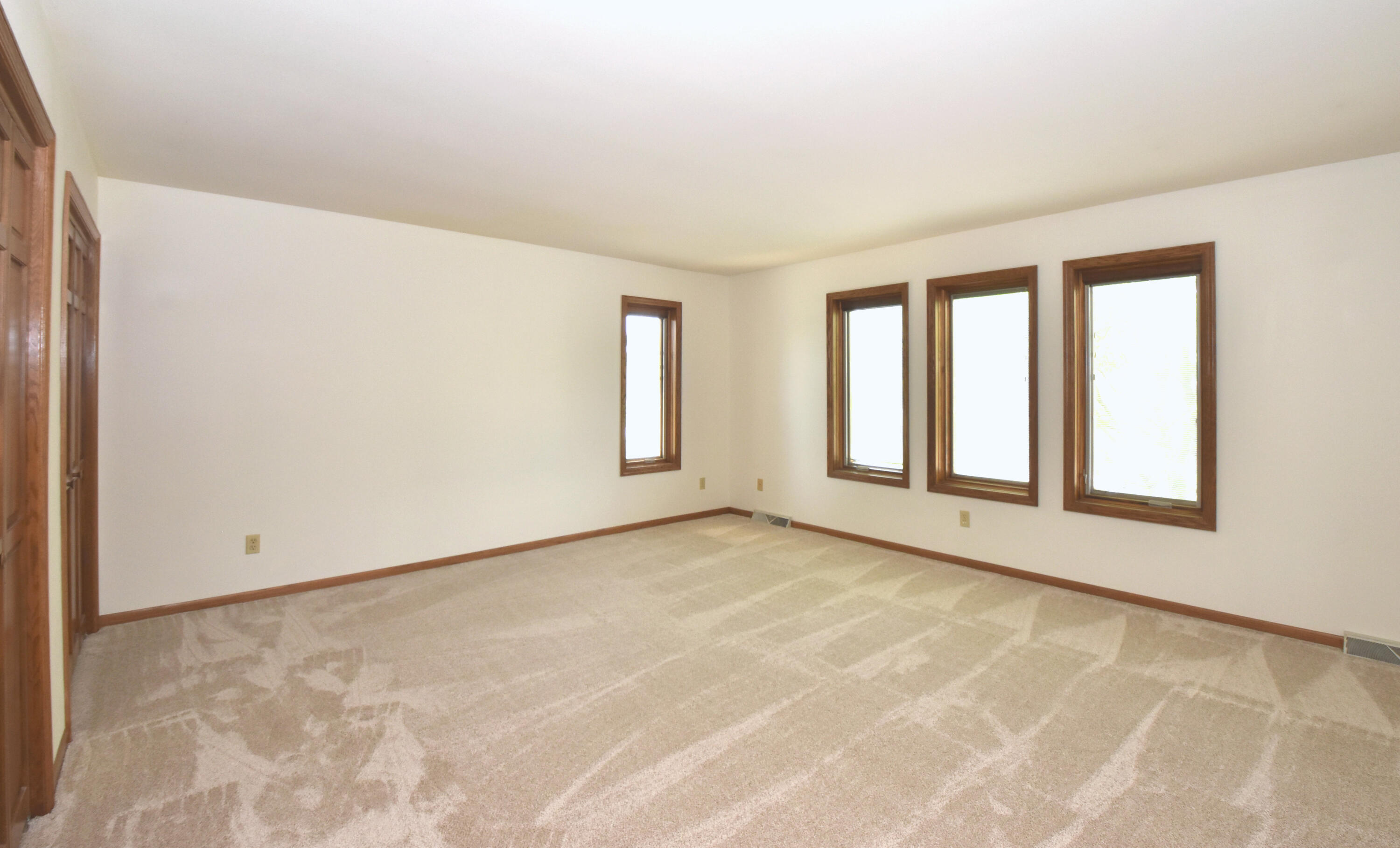 6515 Jessica Turn Caledonia, WI 53402 - Photo 28 of 59 Primary Bedroom