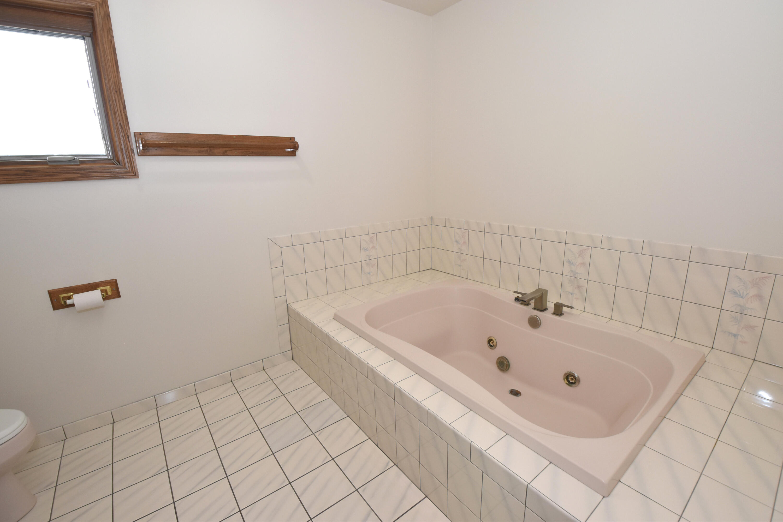 6515 Jessica Turn Caledonia, WI 53402 - Photo 32 of 59 In-Suite