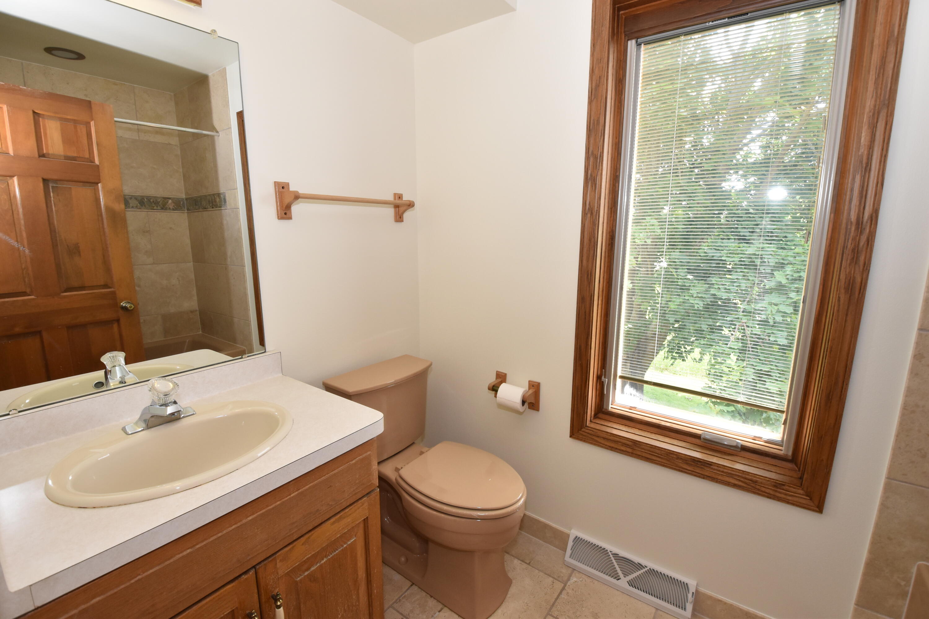 6515 Jessica Turn Caledonia, WI 53402 - Photo 36 of 59 Main Bath