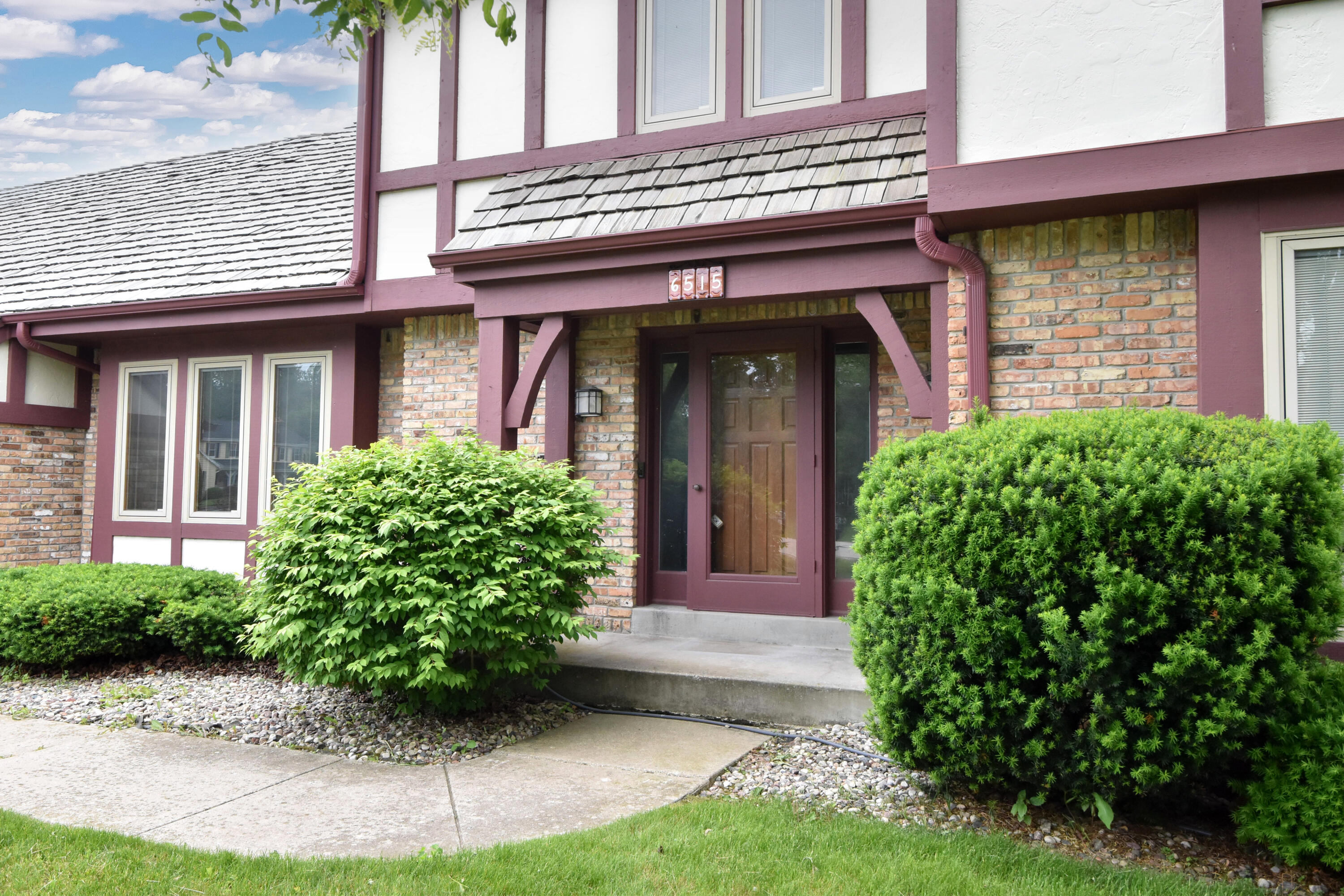 6515 Jessica Turn Caledonia, WI 53402 - Photo 46 of 59 Front Closeup