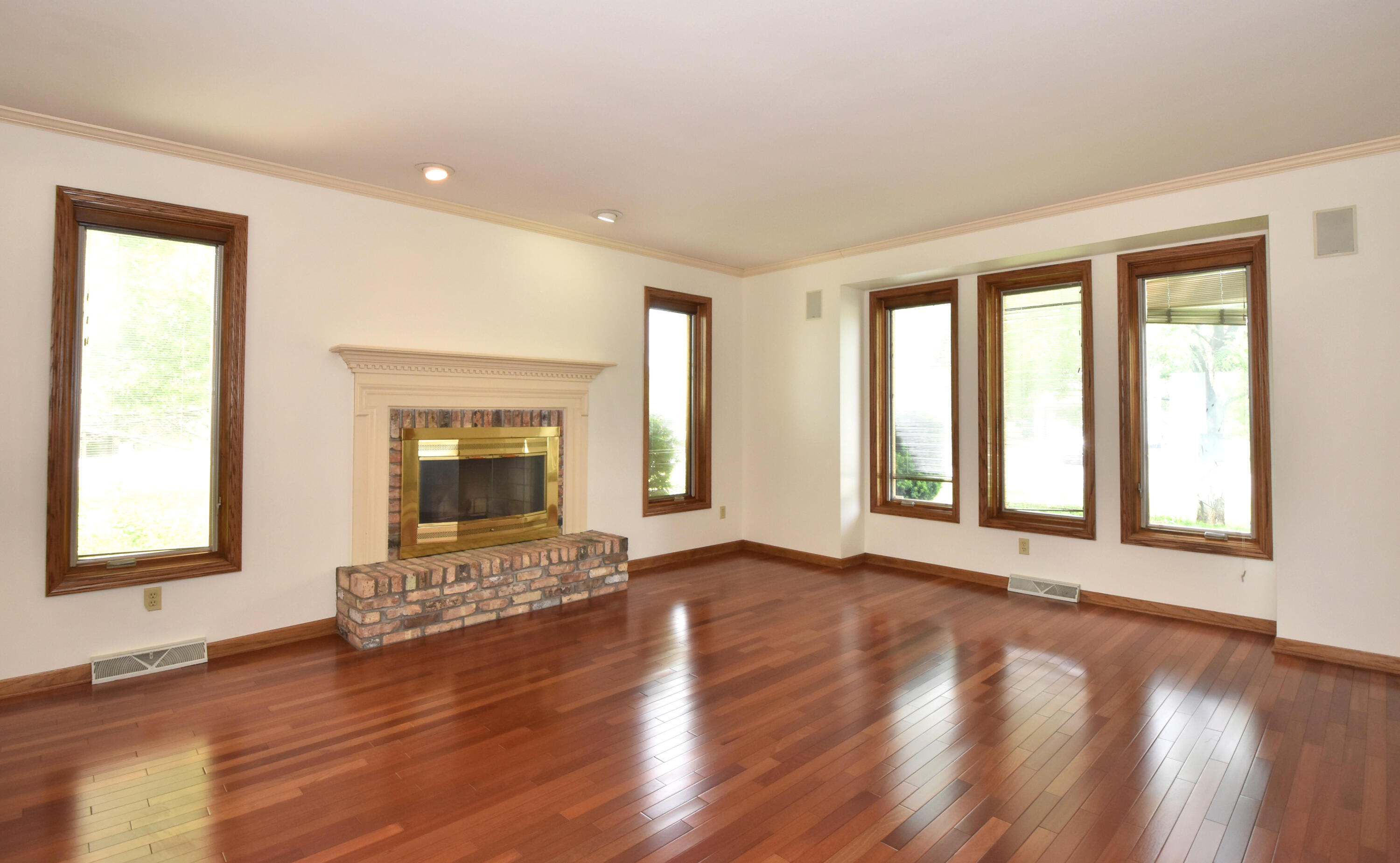 6515 Jessica Turn Caledonia, WI 53402 - Photo 6 of 59 Living Room