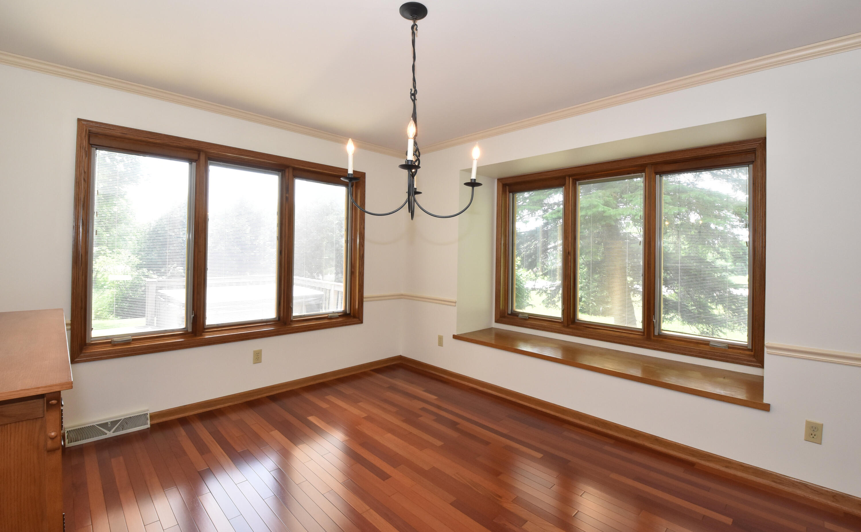 6515 Jessica Turn Caledonia, WI 53402 - Photo 10 of 59 Dining Room