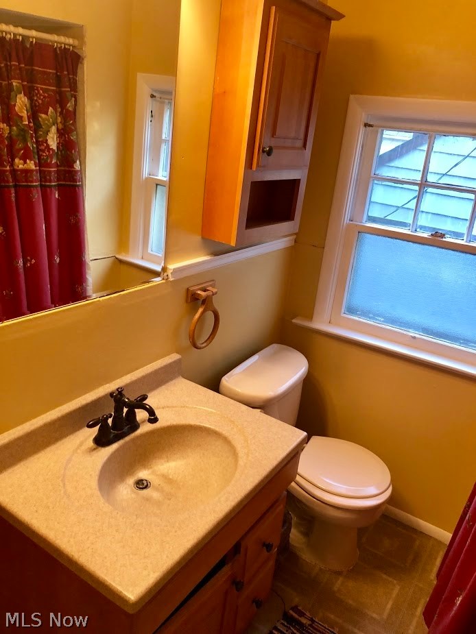 18220 Cornwall Road Cleveland, OH 44119 - Photo 18 of 22 Updated vanity in full bath.