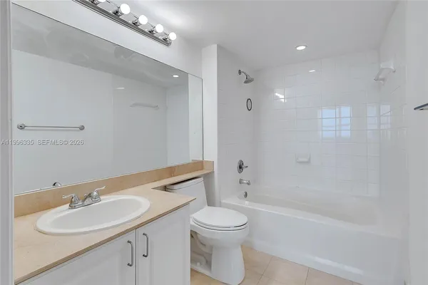 $899,000 | 90 Alton Road, Unit 1409, Miami Beach, FL 33139