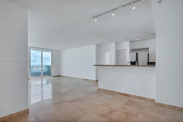 $899,000 | 90 Alton Road, Unit 1409, Miami Beach, FL 33139
