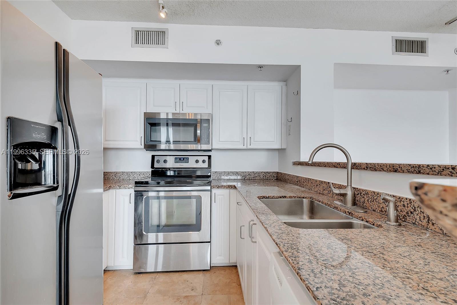 90 Alton Road, Unit 1409 Miami Beach, FL 33139 - Photo 5 of 26