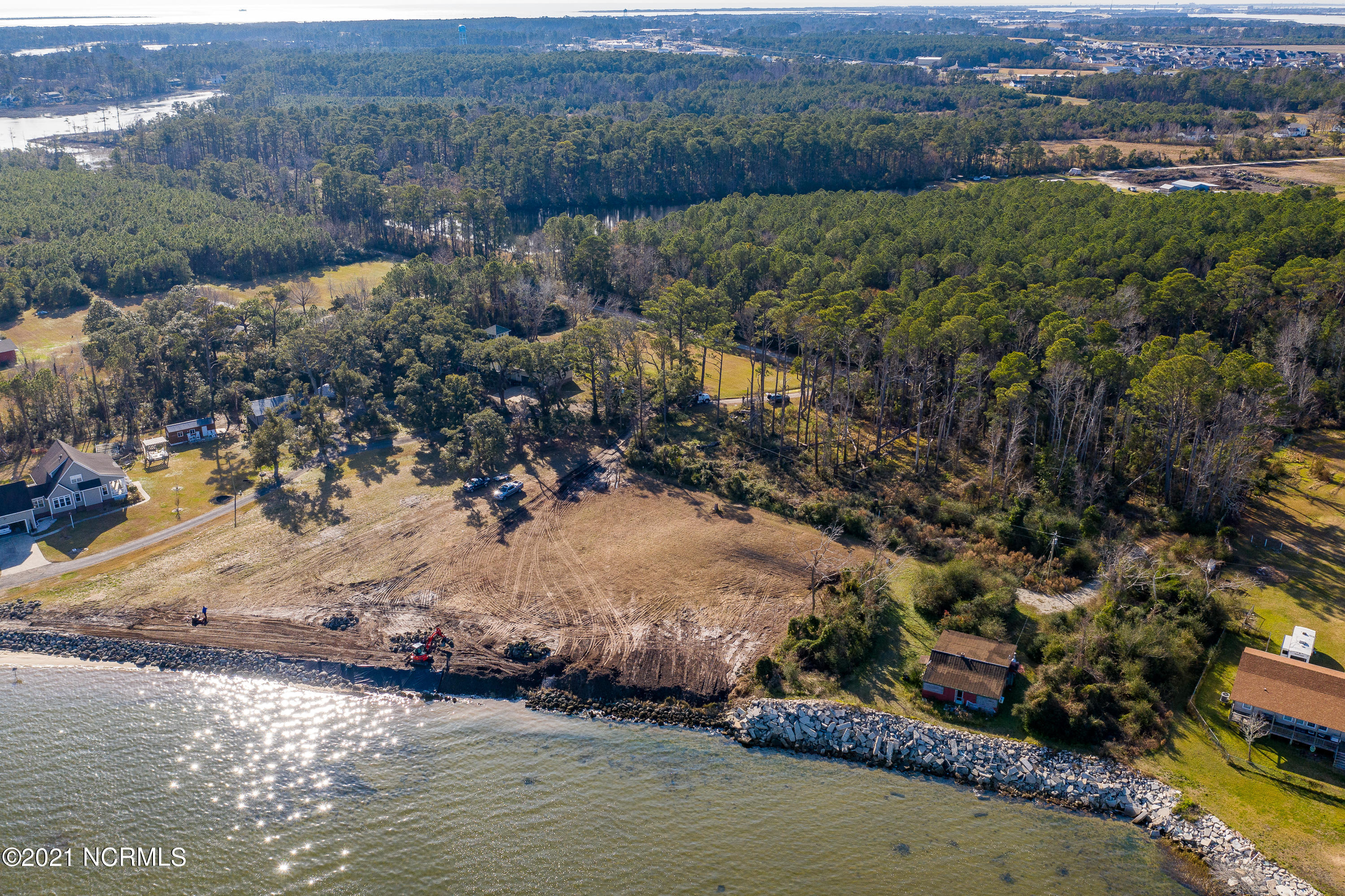 305 Piver Road Beaufort, NC 28516 - Photo 3 of 24 Chill Photo_-69