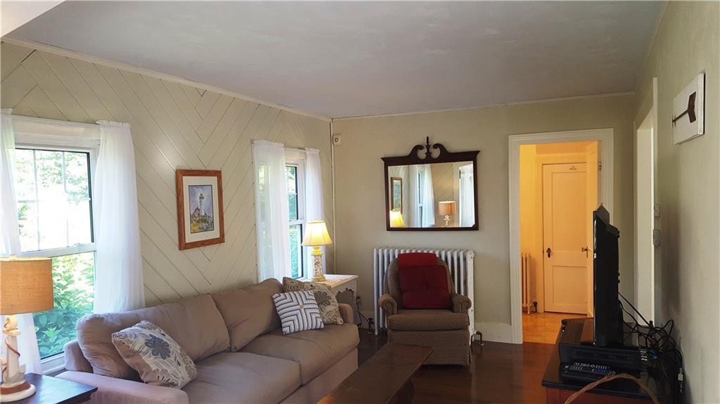 13 Murray Hill Road Boothbay, ME 04544 - Photo 5 of 24 living room