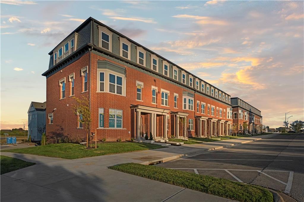 453 Southwest Longview Boulevard Lee's Summit, MO 64081 - Photo 42 of 54