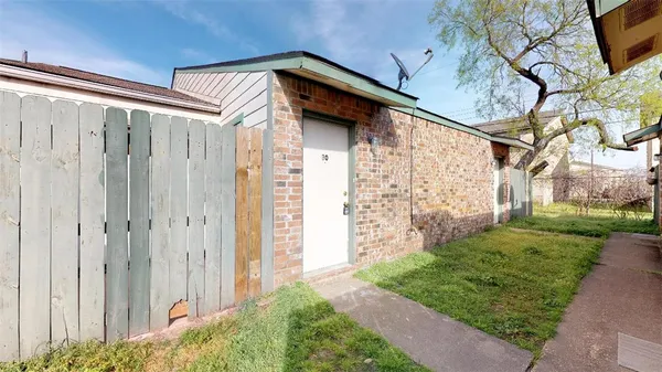 a view of a back yard of the house