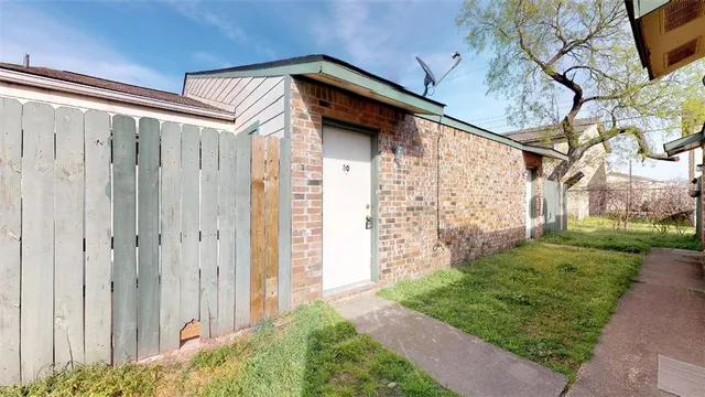 $650 | 725 Peppertree Drive, Unit 30, Bryan, TX 77801