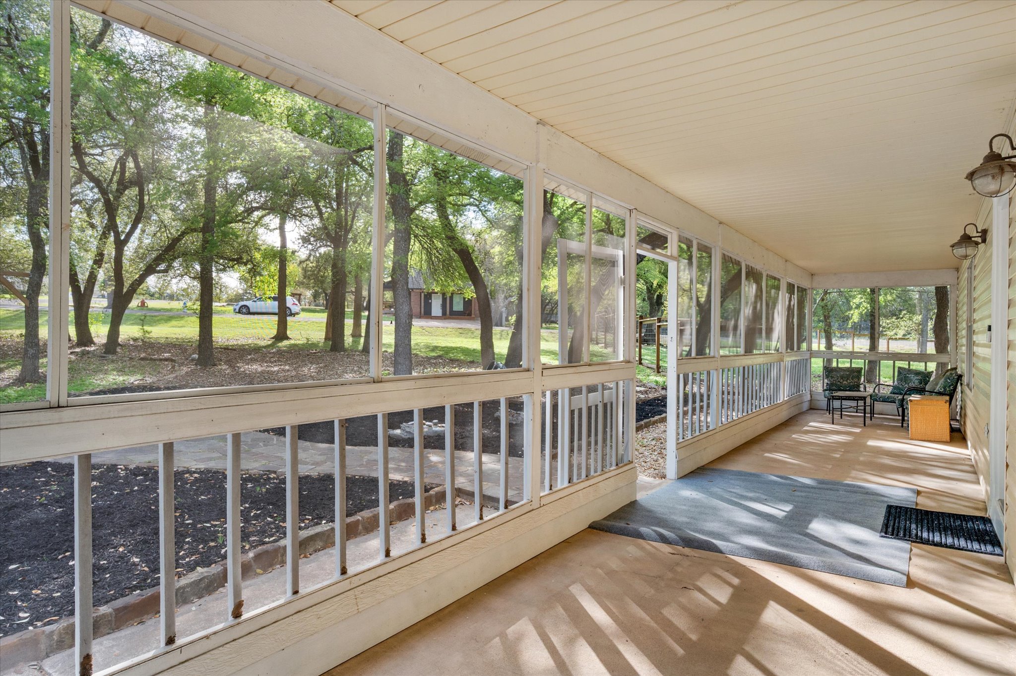 201 Oak Hollow Road Georgetown, TX 78628 - Photo 4 of 39