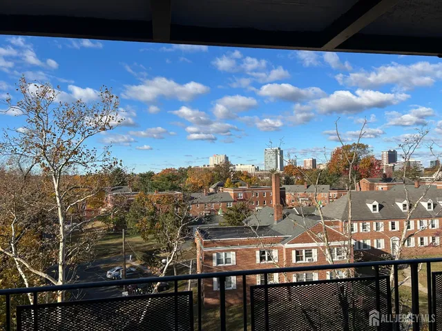 $1,800 | 123 South Adelaide Avenue, Unit 4M, Highland Park, NJ 08904