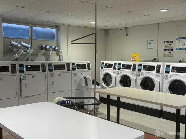 $1,800 | 123 South Adelaide Avenue, Unit 4M, Highland Park, NJ 08904