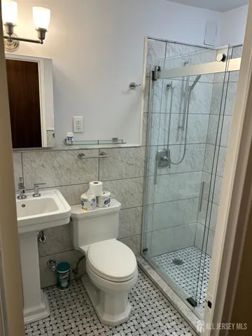 $1,800 | 123 South Adelaide Avenue, Unit 4M, Highland Park, NJ 08904