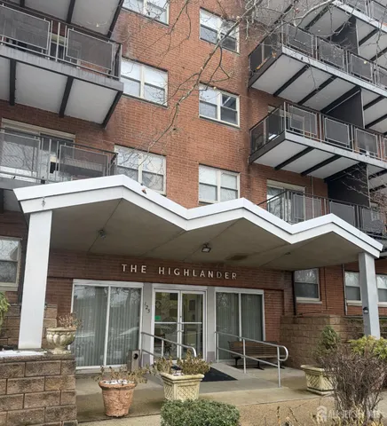 $1,800 | 123 South Adelaide Avenue, Unit 4M, Highland Park, NJ 08904