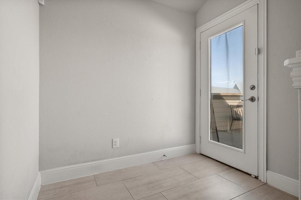 1900 Caddo Street, Unit 4 Dallas, TX 75204 - Photo 29 of 36 a view of an empty room