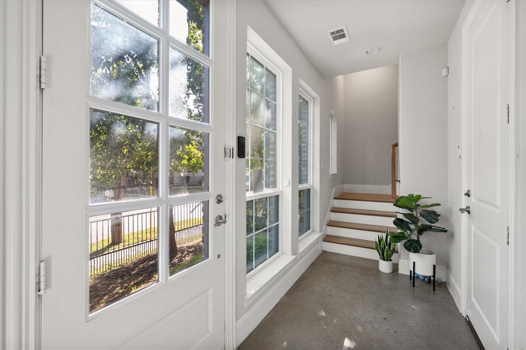 1900 Caddo Street, Unit 4 Dallas, TX 75204 - Photo 7 of 36 a view of an entryway with wooden floor