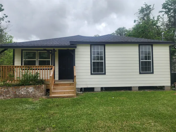 $199,900 | 839 Yaupon Street, Clute, TX 77531