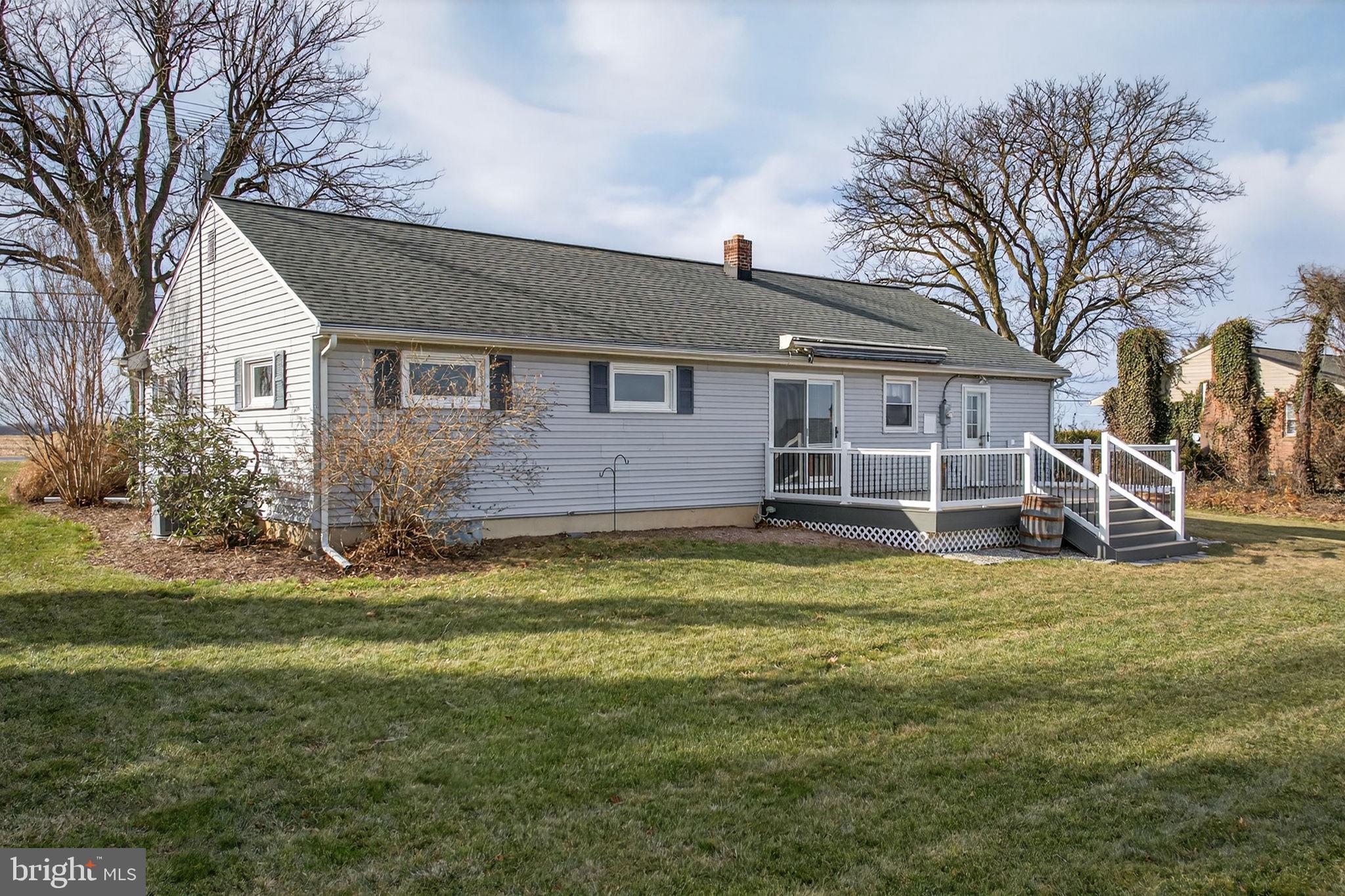 2103 South View Road Lancaster, PA 17602 - Photo 26 of 35 a backyard of a house with table and chairs