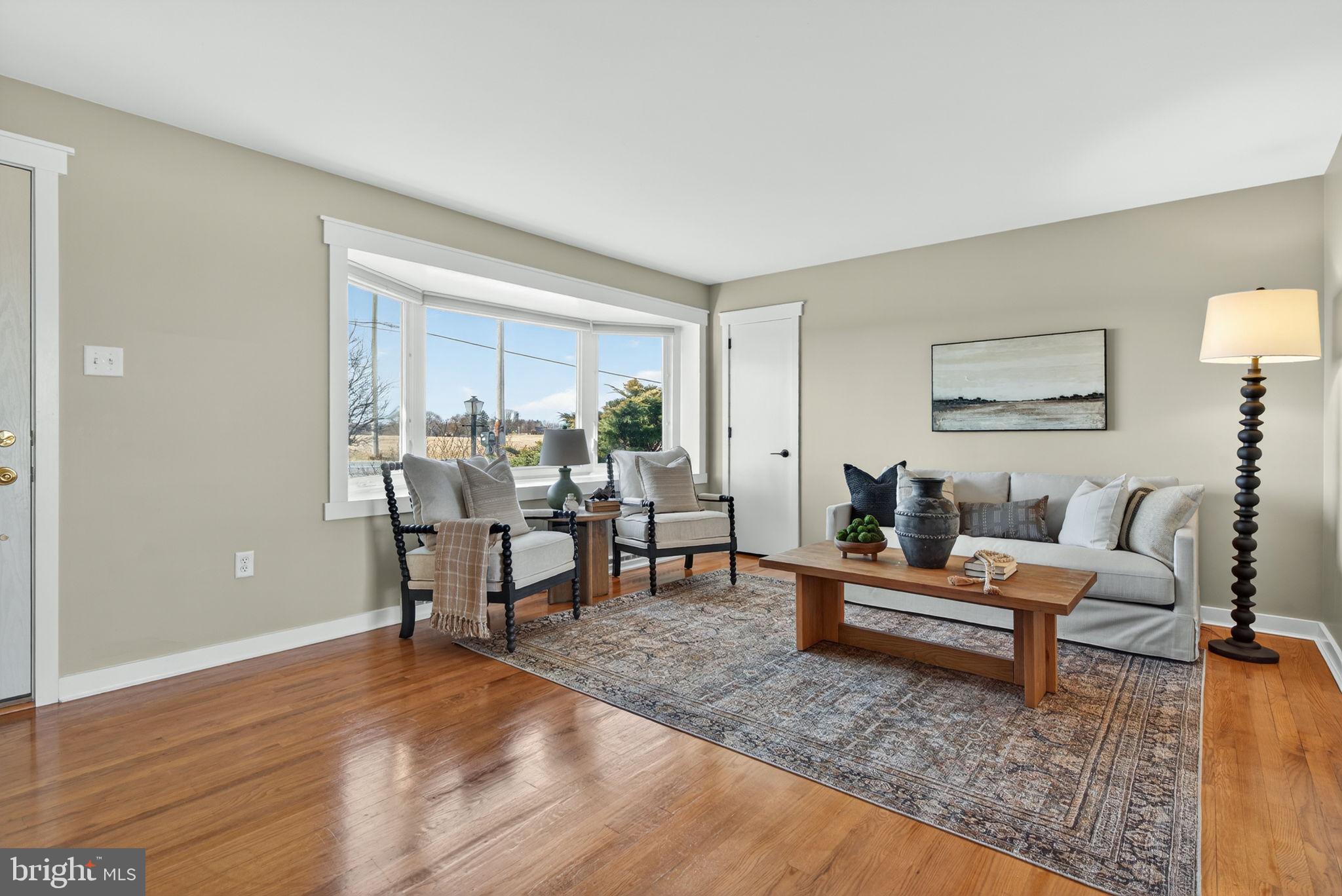 2103 South View Road Lancaster, PA 17602 - Photo 5 of 35 a living room with furniture and wooden floor