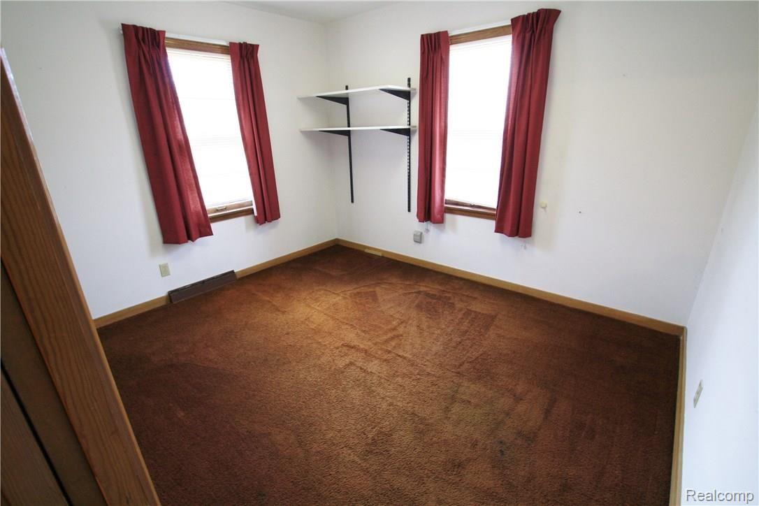 4218 Davison Road Burton, MI 48509 - Photo 21 of 36 IMG_7476.JPG