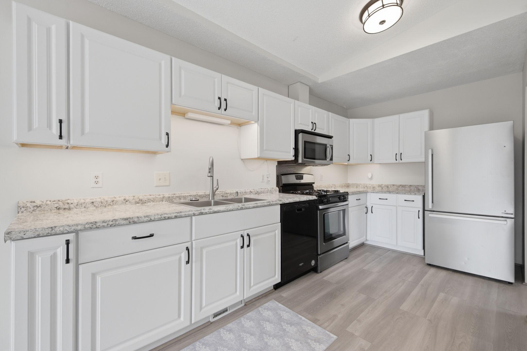 14700 Embry Path Apple Valley, MN 55124 - Photo 8 of 33