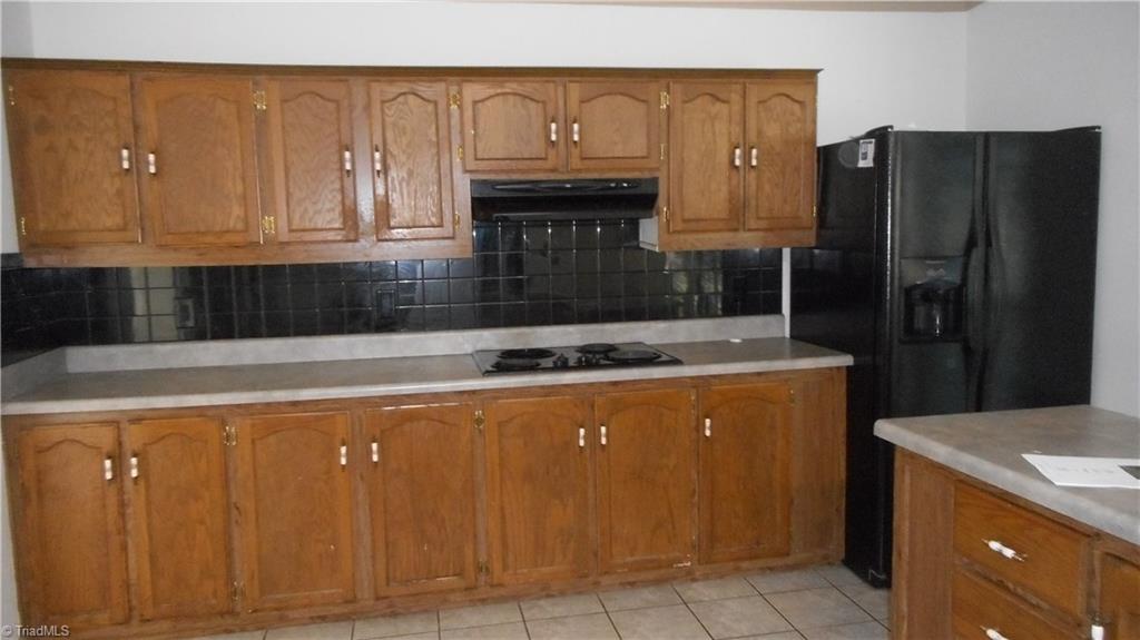 Lots Of Cabinets & Counterspace
