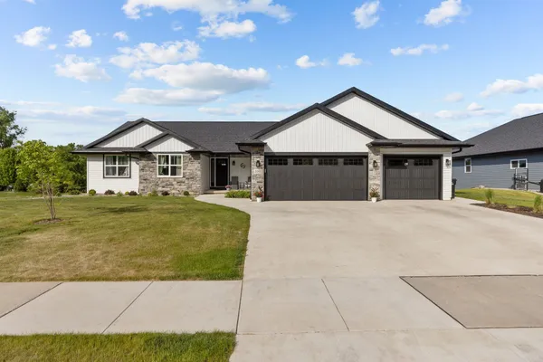 $525,000 | 3391 Glendale Avenue, Green Bay, WI 54313