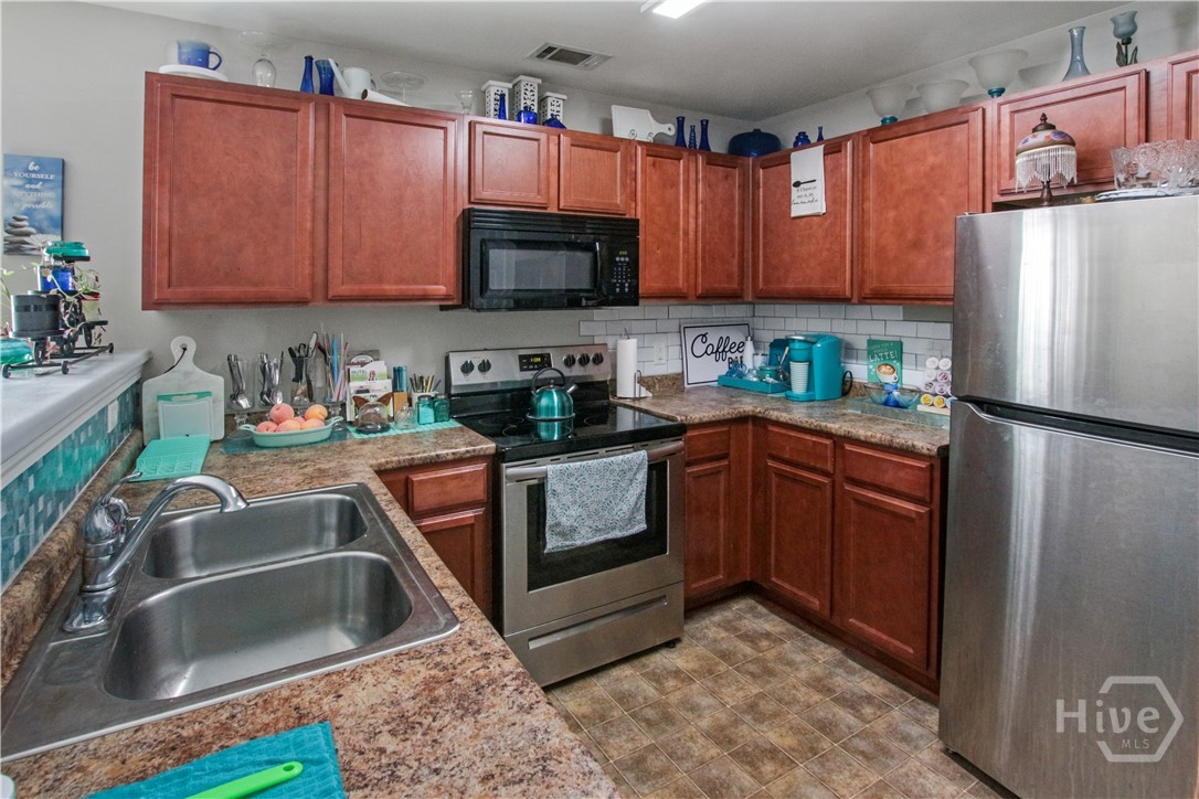 24 Transom Road Port Wentworth, GA 31407 - Photo 13 of 20 Kitchen with Appliances