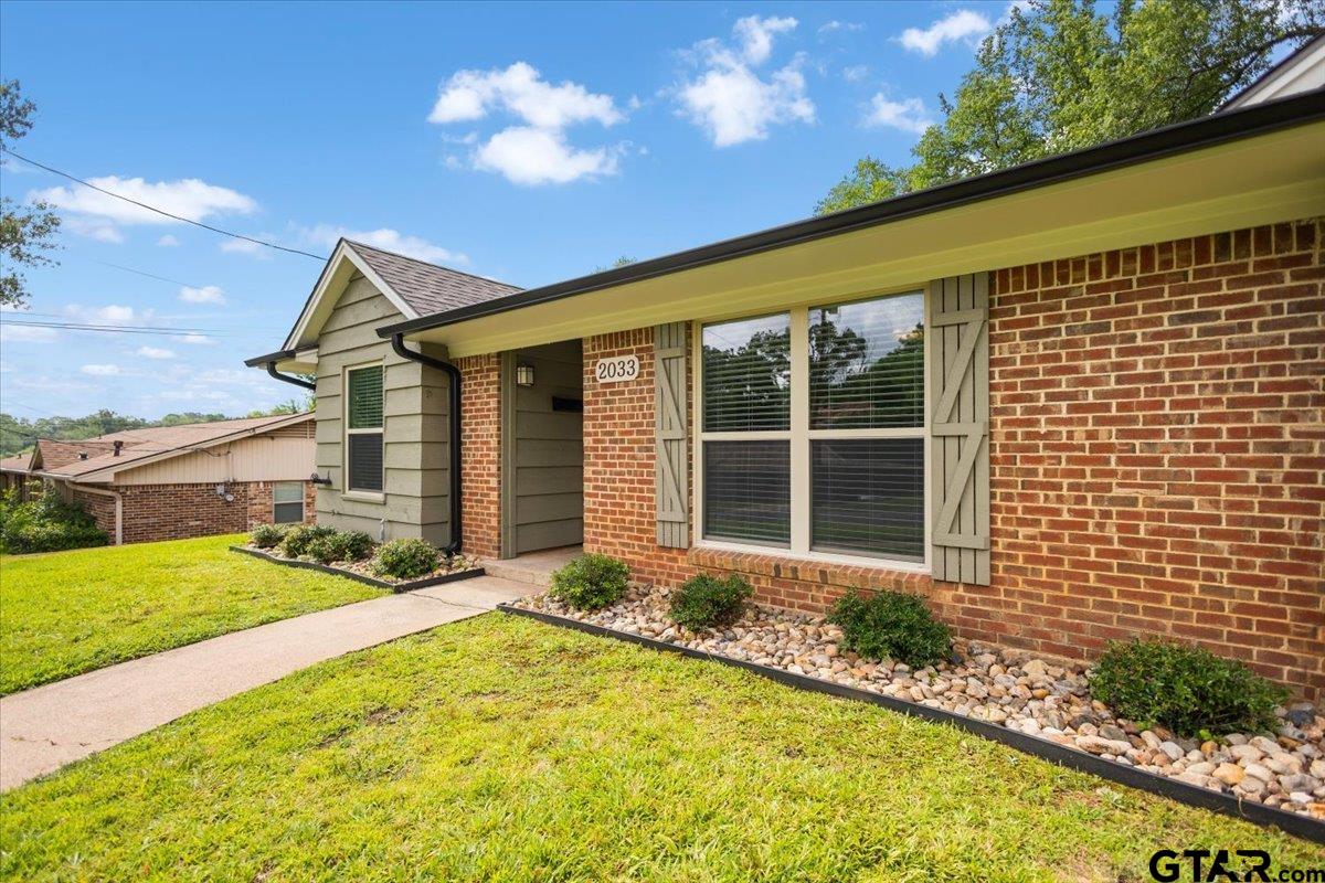 2033 Neeley Street Tyler, TX 75701 - Photo 4 of 46