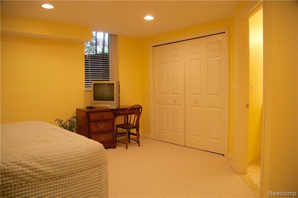1004 Bloomview Circle Rochester, MI 48307 - Photo 24 of 33