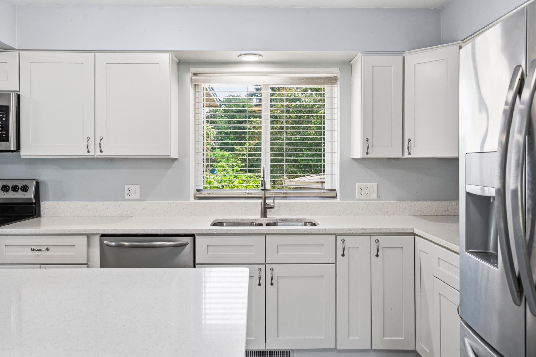 10500 Vessey Road Bloomington, MN 55437 - Photo 4 of 45 Gallery Image 4