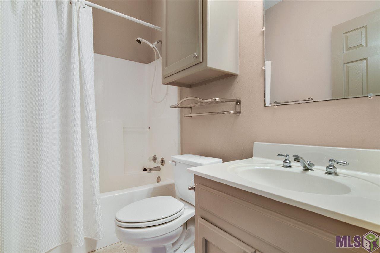 3142 Perkins Road Baton Rouge, LA 70808 - Photo 11 of 17 Second bathroom