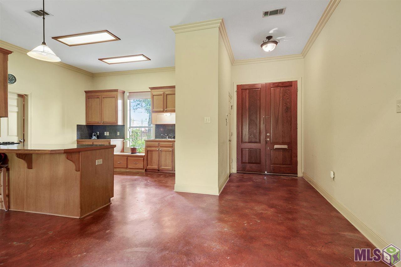 3142 Perkins Road Baton Rouge, LA 70808 - Photo 17 of 17 Large open floor plan with kitchen featuring breakfast bar!