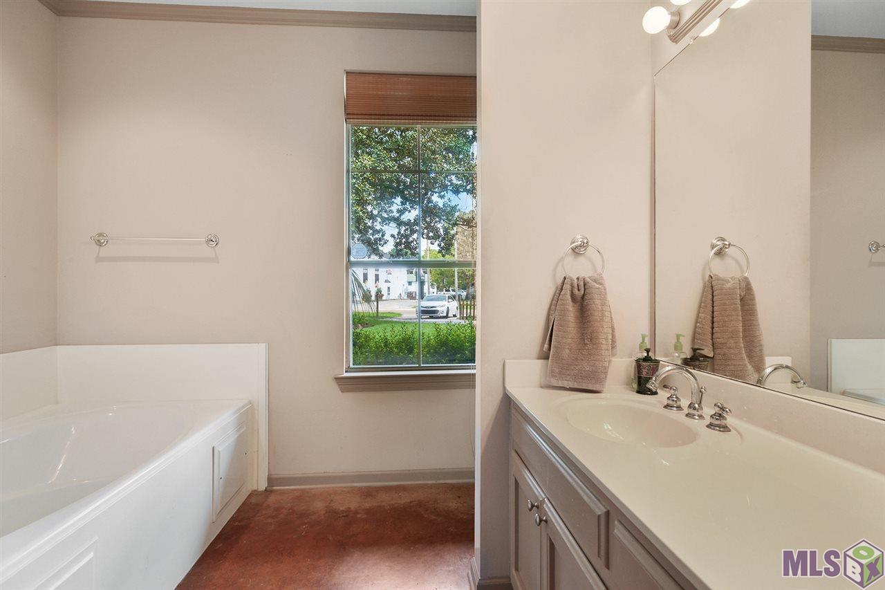 3142 Perkins Road Baton Rouge, LA 70808 - Photo 8 of 17 Master bath has tub and shower!