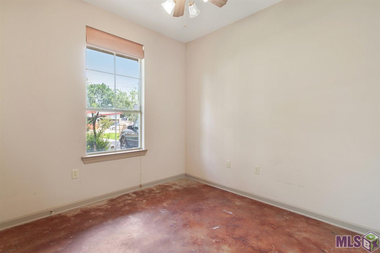 3142 Perkins Road Baton Rouge, LA 70808 - Photo 9 of 17 Nice size extra bedroom