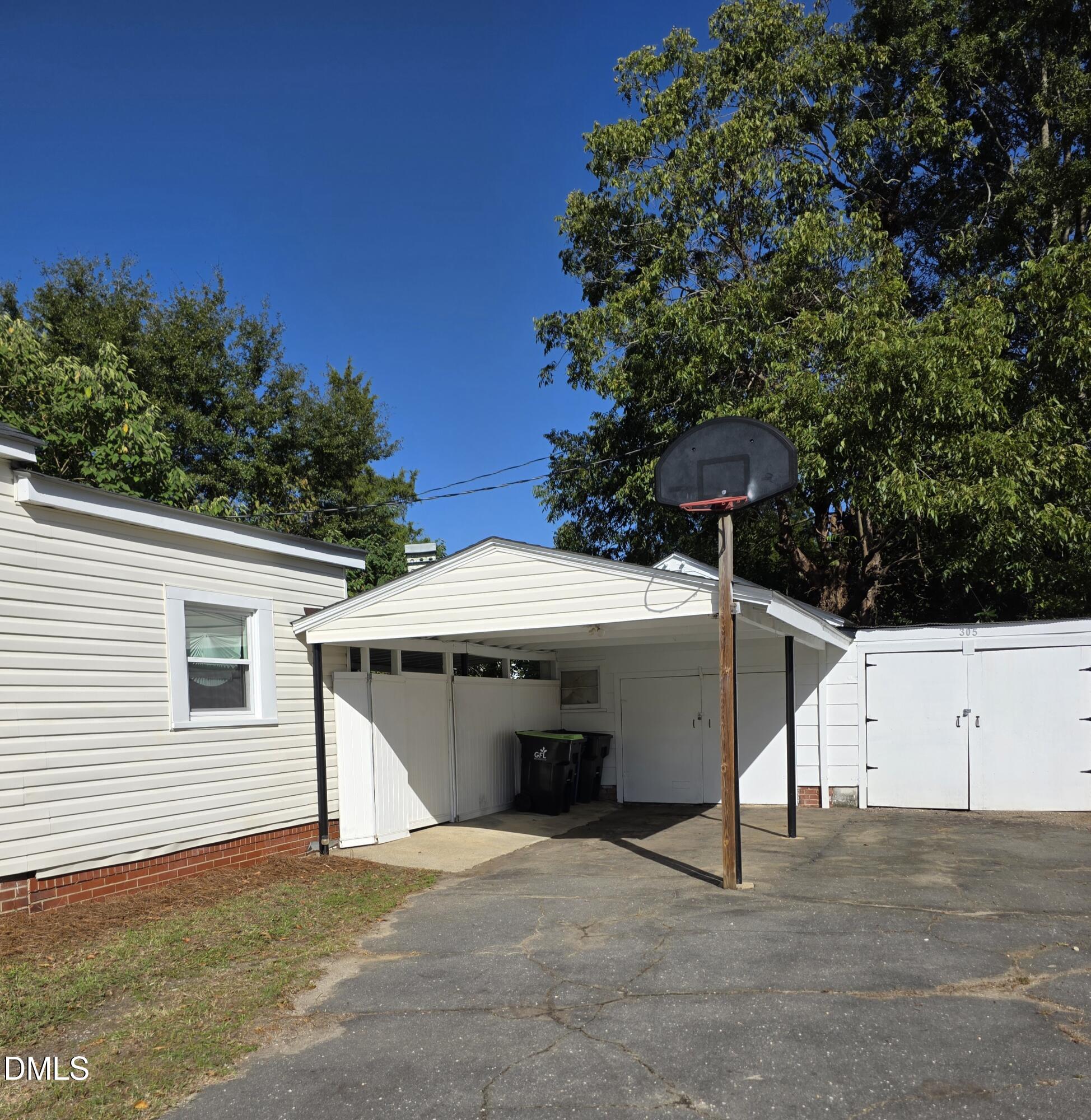 305 North 10th Street Erwin, NC 28339 - Photo 27 of 36 Carport