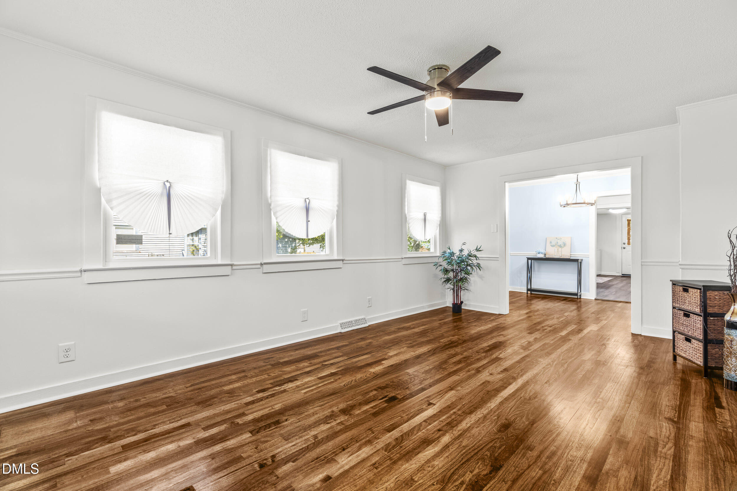 305 North 10th Street Erwin, NC 28339 - Photo 4 of 36 Family room