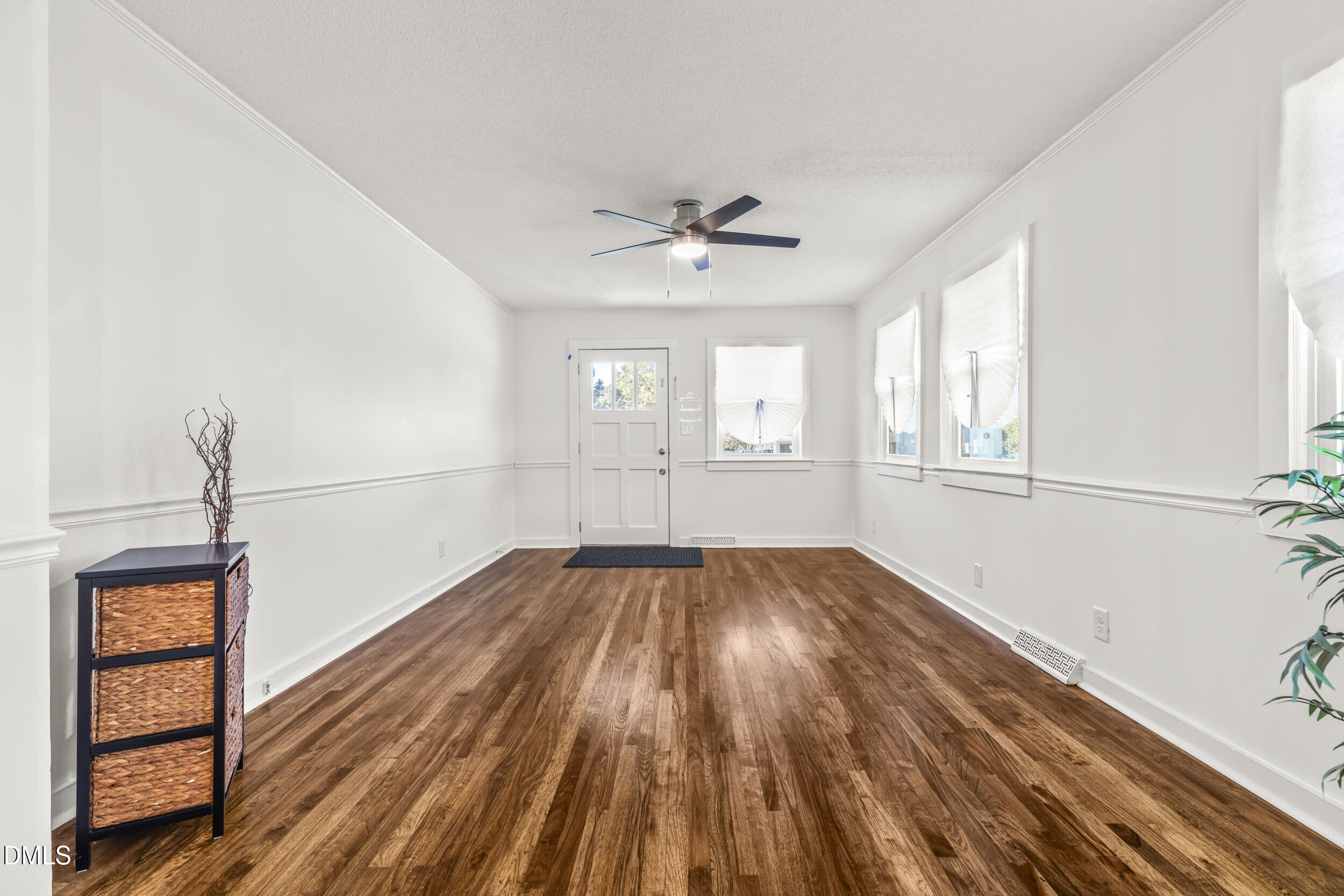 305 North 10th Street Erwin, NC 28339 - Photo 6 of 36 Family room
