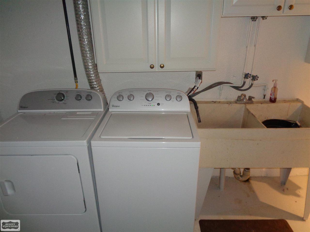 909 Lafayette Court Rochester, MI 48307 - Photo 41 of 44 50046290-40.JPG