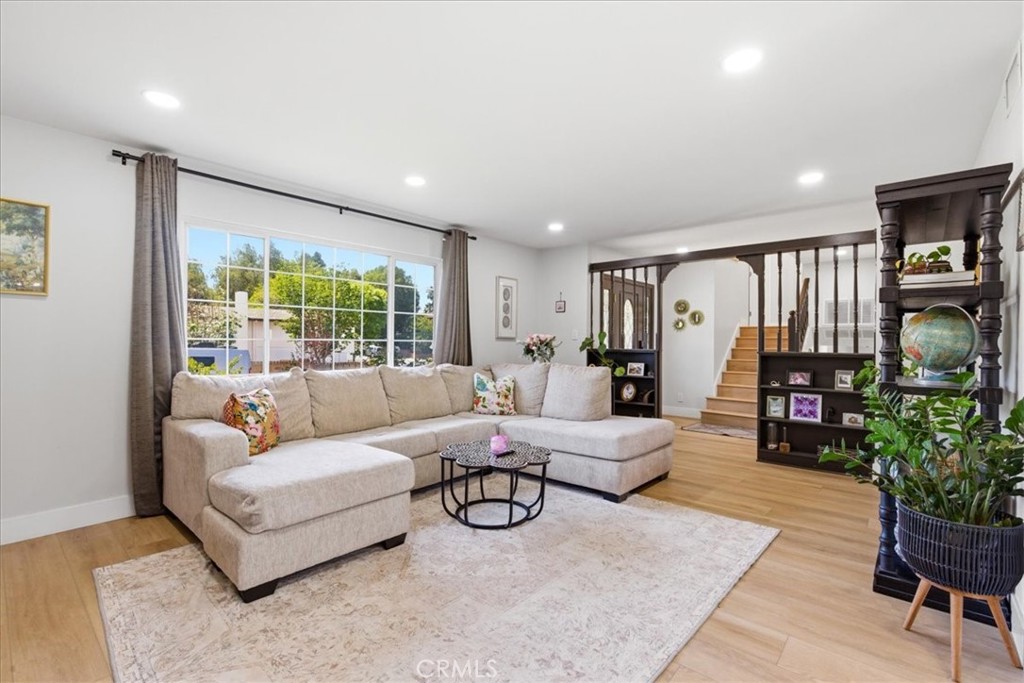 26434 Fairgate Avenue Newhall, CA 91321 - Photo 5 of 19