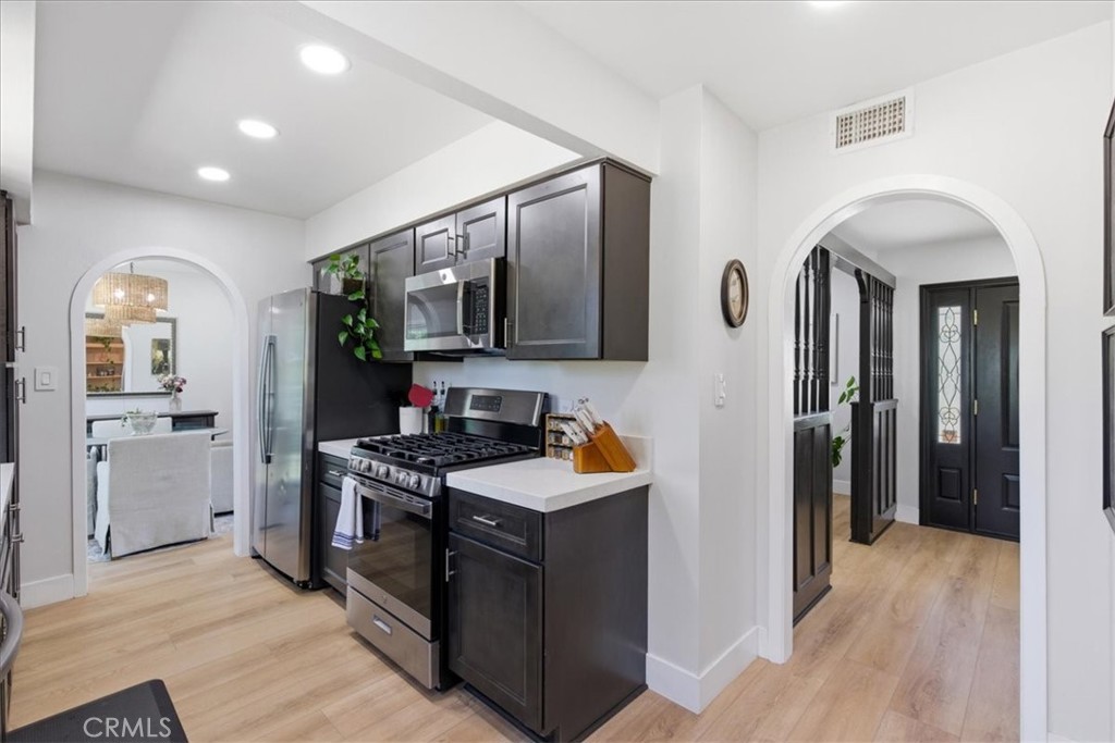 26434 Fairgate Avenue Newhall, CA 91321 - Photo 7 of 19