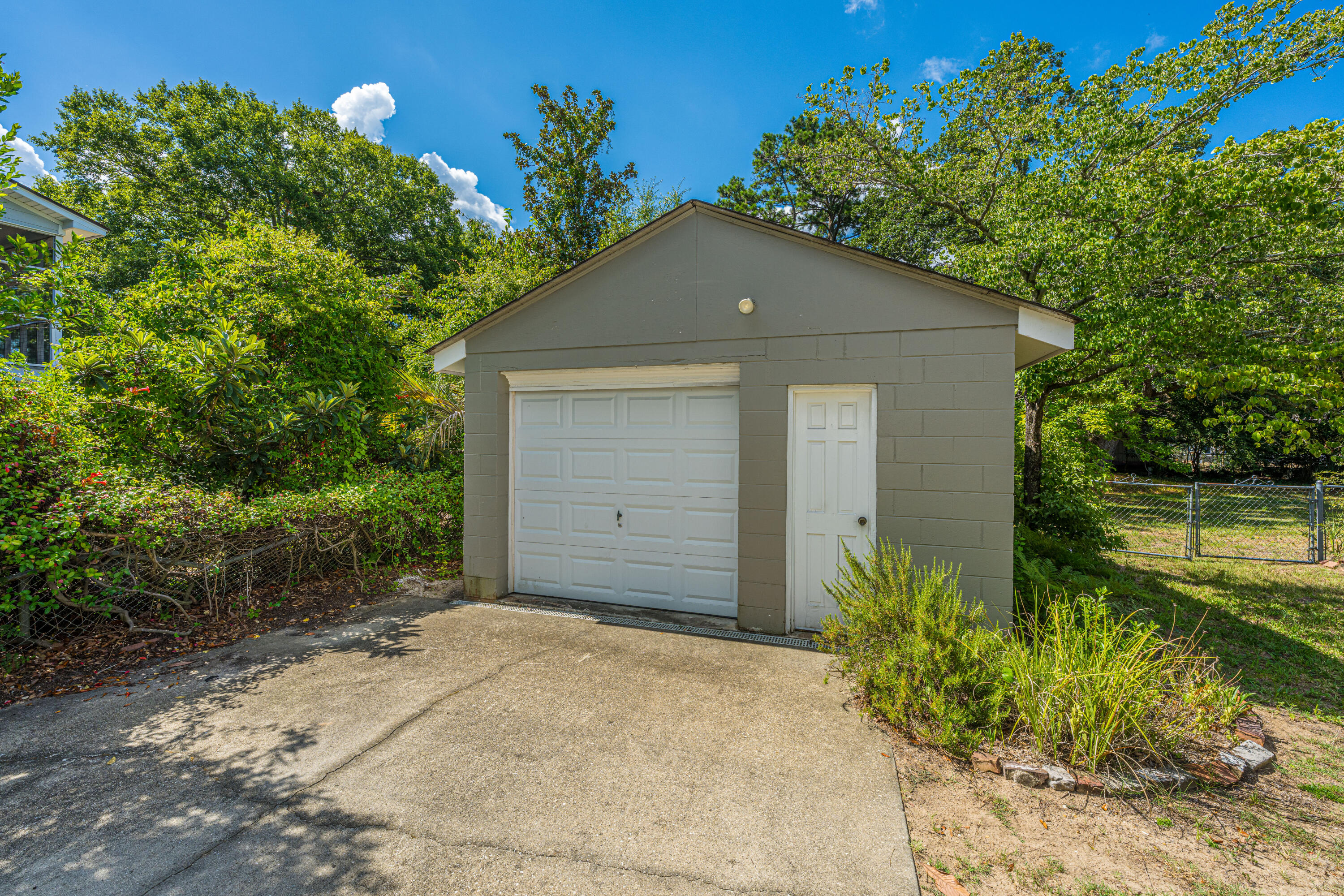 279 Hawthorne Street Mount Pleasant, SC 29464 - Photo 30 of 40 279 Hawthorne St