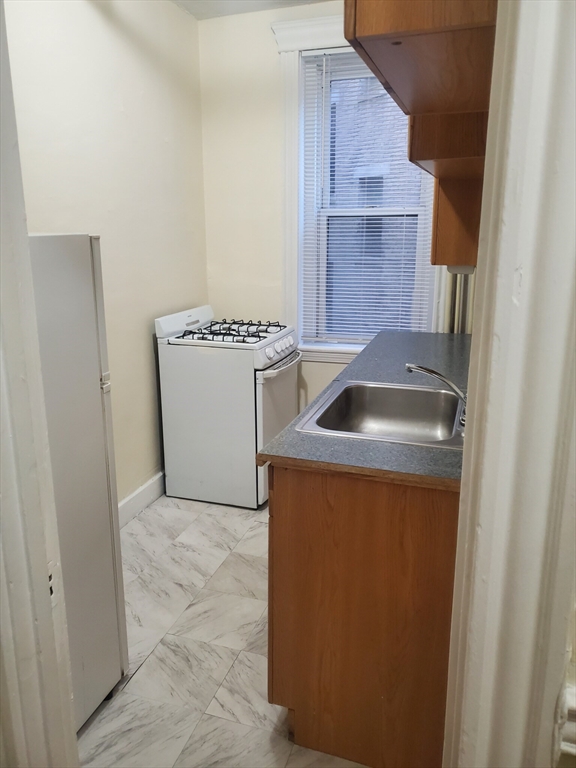 360 Riverway, Unit 8 Boston, MA 02115 - Photo 3 of 6