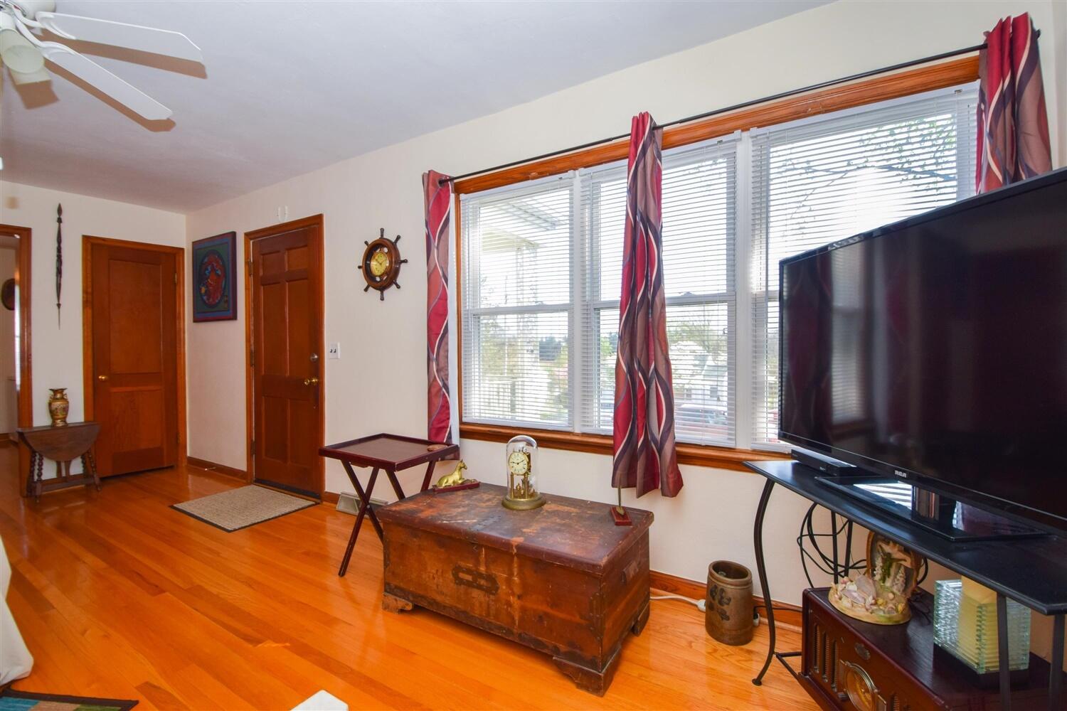 4928 Hazelridge Road Northwest Roanoke, VA 24012 - Photo 3 of 14 04-Photo-4