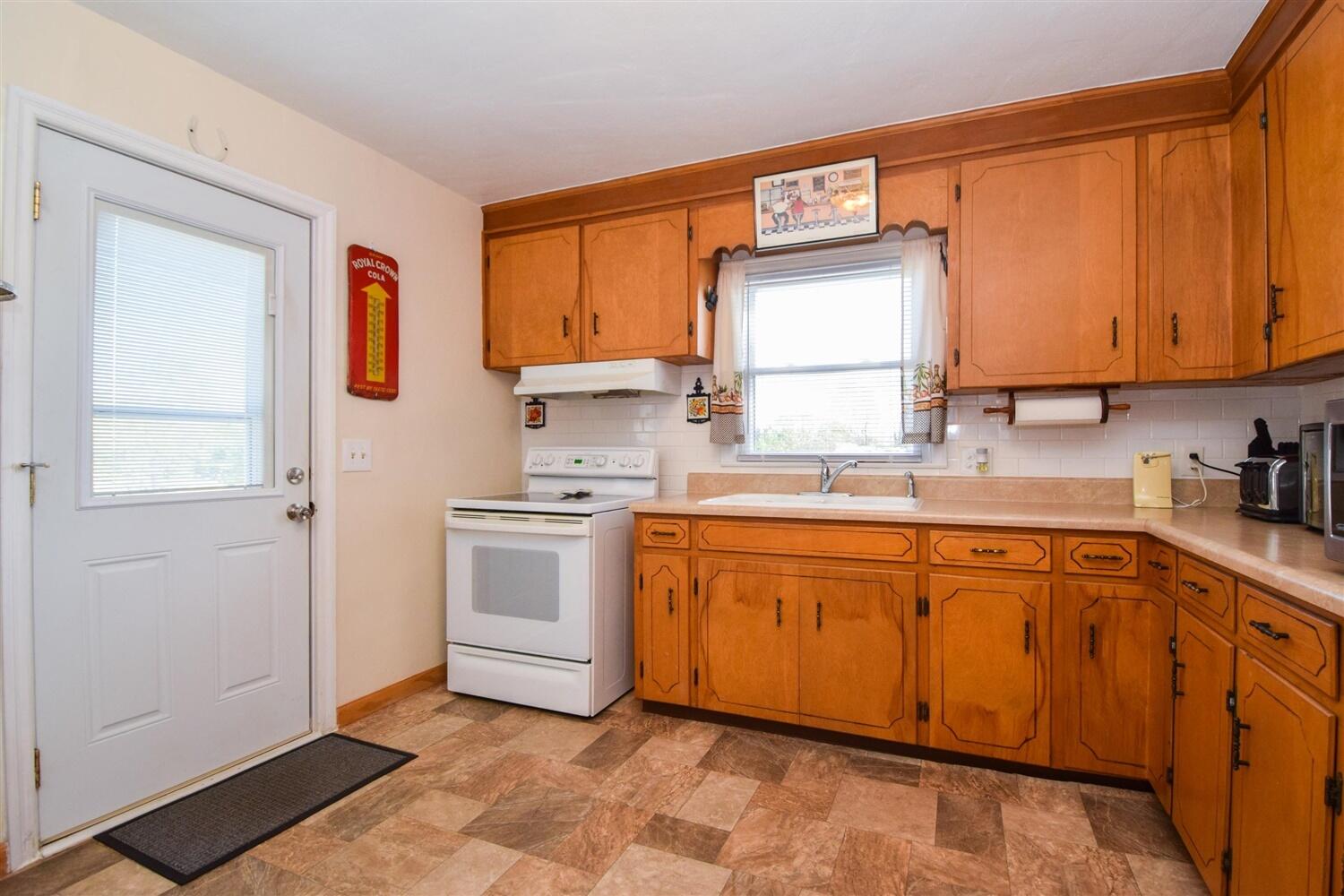 4928 Hazelridge Road Northwest Roanoke, VA 24012 - Photo 6 of 14 08-Photo-8