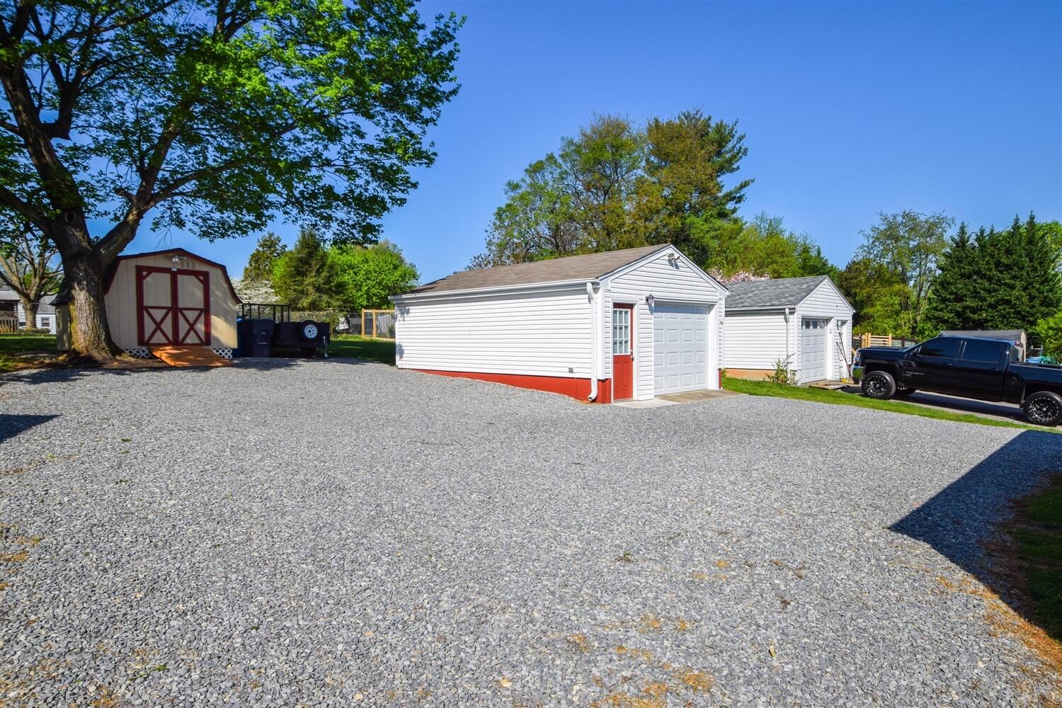 4928 Hazelridge Road Northwest Roanoke, VA 24012 - Photo 10 of 14 17-Photo-17